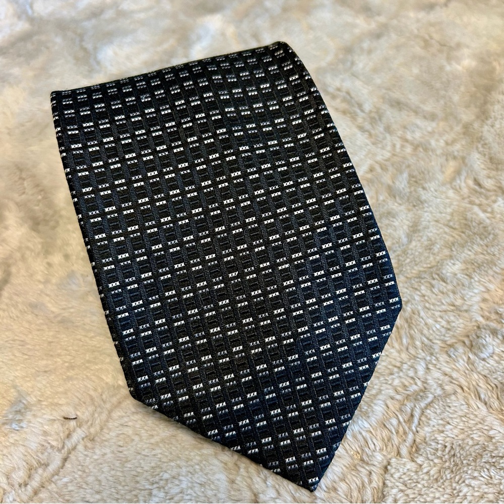 Kenneth Roberts Black & Gray Silk Tie 3.75” Wide 59” Long NWOT